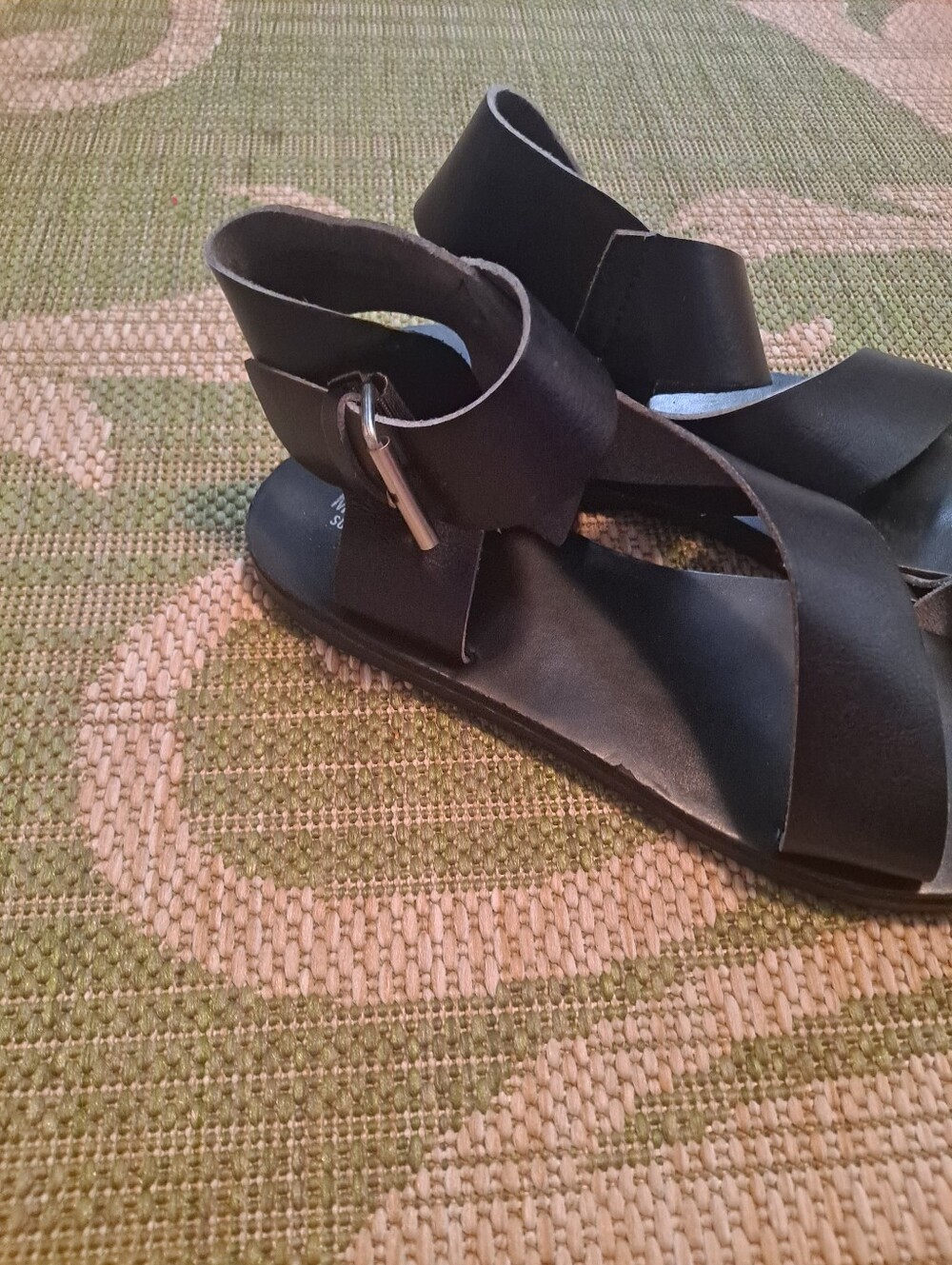 Mossimo Women's Black Leather Crisscross Slingback Sandals - Picture 4 of 16